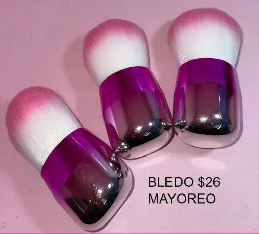 Brocha Kabuki Rosa Metálica – Suave y Profesional